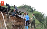 Hành động đẹp sau trận giông lốc làm người dân xúc động